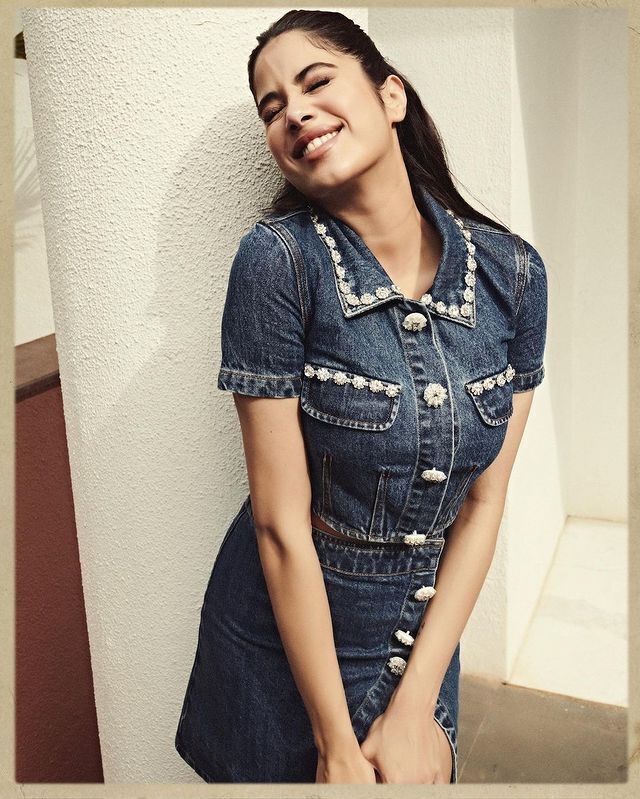 Photos: જ્હાન્વી કપૂરના પપી સાથે મસ્તી કરતા ક્યુટ ફોટો વાયરલ, મસ્તીભર્યા અંદાજ પર ફેન્સ થયા ફિદા