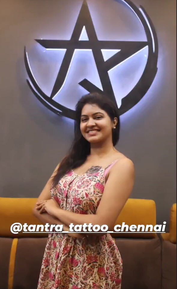 PHOTOS: அந்த இடத்தில் டாட்டூ போட்டுள்ள பிக் பாஸ் பிரபலம்.. கமெண்டுகளை தெறிக்கவிடும் நெட்டிசன்கள்.. யாருன்னு பாத்திங்களா?