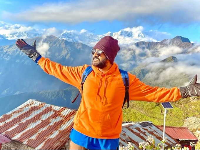 PHOTOS: நடிகர் சந்தானத்தின் மனைவியை பாத்துருக்கீங்களான? இணையத்தை கலக்கும் சந்தானத்தின் குடும்ப புகைப்படங்கள்!
