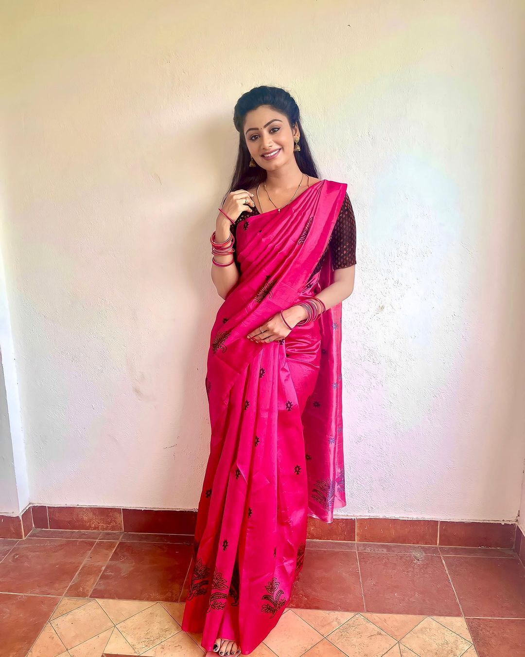PHOTOS: 'அப்படி என்ன சக்சஸ் பண்ணிட்டீங்க' ரசிகர் கேட்ட கேள்வி.. தரமான பதில் கொடுத்த பிரபல சீரியல் நடிகை..