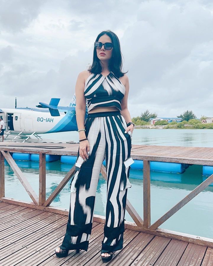 PHOTOS: லாஸ் ஏஞ்சல்ஸில் பங்களா.. சன்னி லியோனின் சொத்து மதிப்பு எவ்வளவுன்னு தெரியுமா? ஸ்டன்னான ரசிகர்கள்!