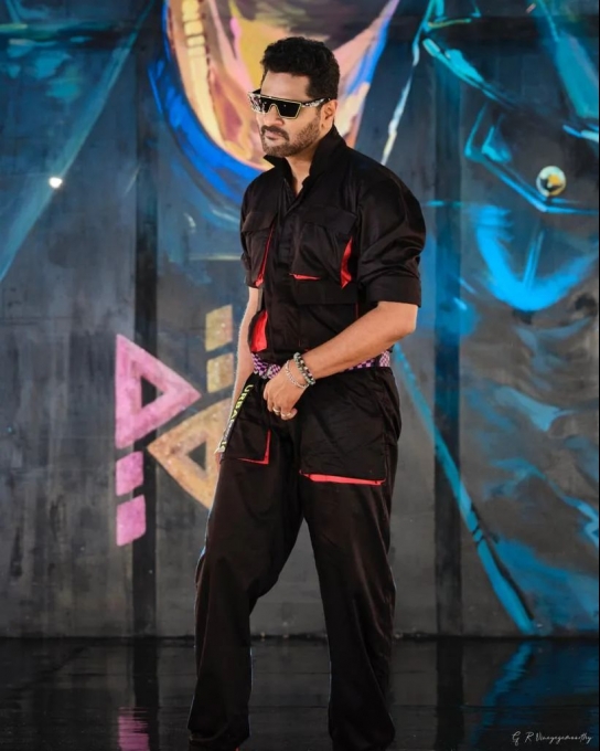 PHOTOS: நடிகர் பிரபு தேவாவின் இரண்டாவது மனைவியை பாத்துருக்கீங்களா? ட்ரெண்டாகும் புகைப்படங்கள் இதோ.. 