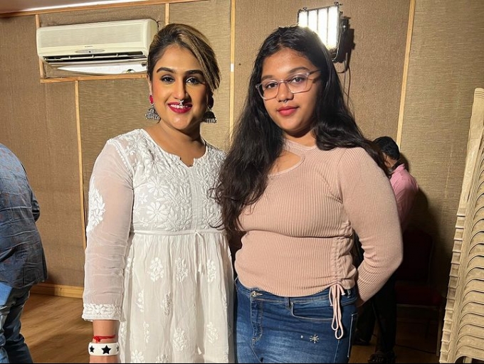 PHOTOS: வனிதாவின் இரண்டாவது மகளா இது? அடுத்த ஹீரோயின் ரெடி போல.. கமெண்ட் அடிக்கும் நெட்டிசன்ஸ்!