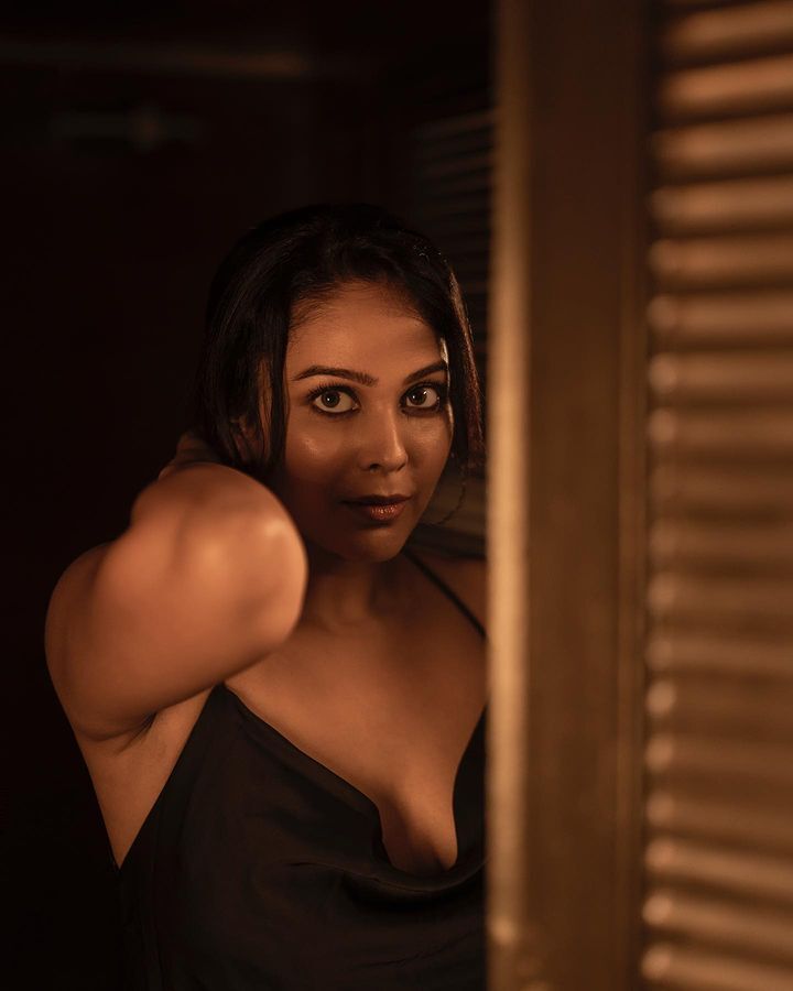 PHOTOS: புடவையில் அசத்தும் சாந்தினி தமிழரசன்.. இணையத்தை கலக்கும் லேட்டஸ்ட் புகைப்படங்கள்.. 