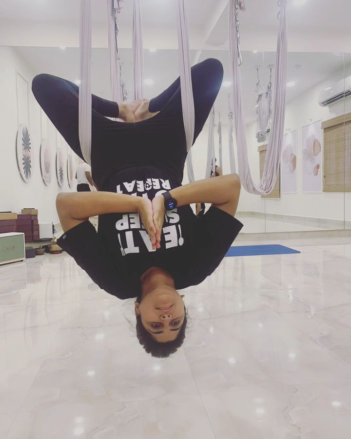 PHOTOS: அந்தரத்தில் தொங்கியபடி.. தீவிர உடல் எடை குறைப்பில் நடிகை மஞ்சிமா மோகன்.. லேட்டஸ்ட் புகைப்படங்கள்.. 