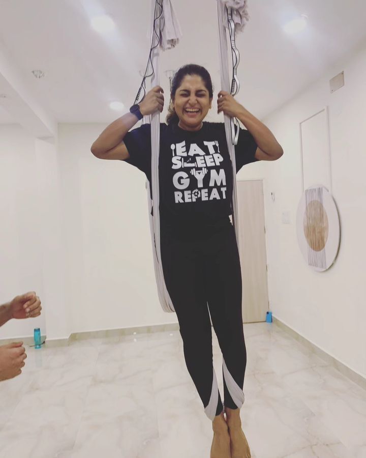 PHOTOS: அந்தரத்தில் தொங்கியபடி.. தீவிர உடல் எடை குறைப்பில் நடிகை மஞ்சிமா மோகன்.. லேட்டஸ்ட் புகைப்படங்கள்.. 