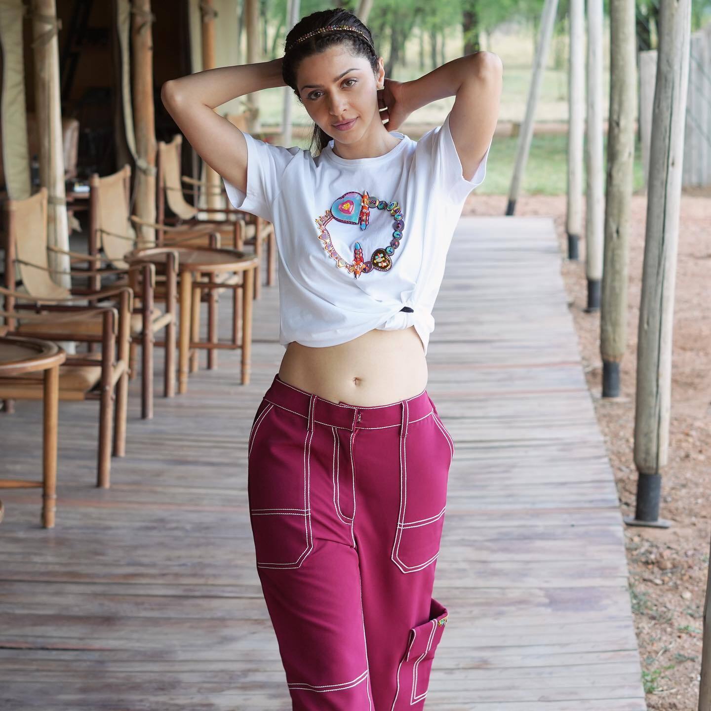 PHOTOS: கலர்புல் உடையில் கலக்கும் சிம்பு பட நடிகை.. வெளியான லேட்டஸ்ட் புகைப்படங்கள் இதோ..