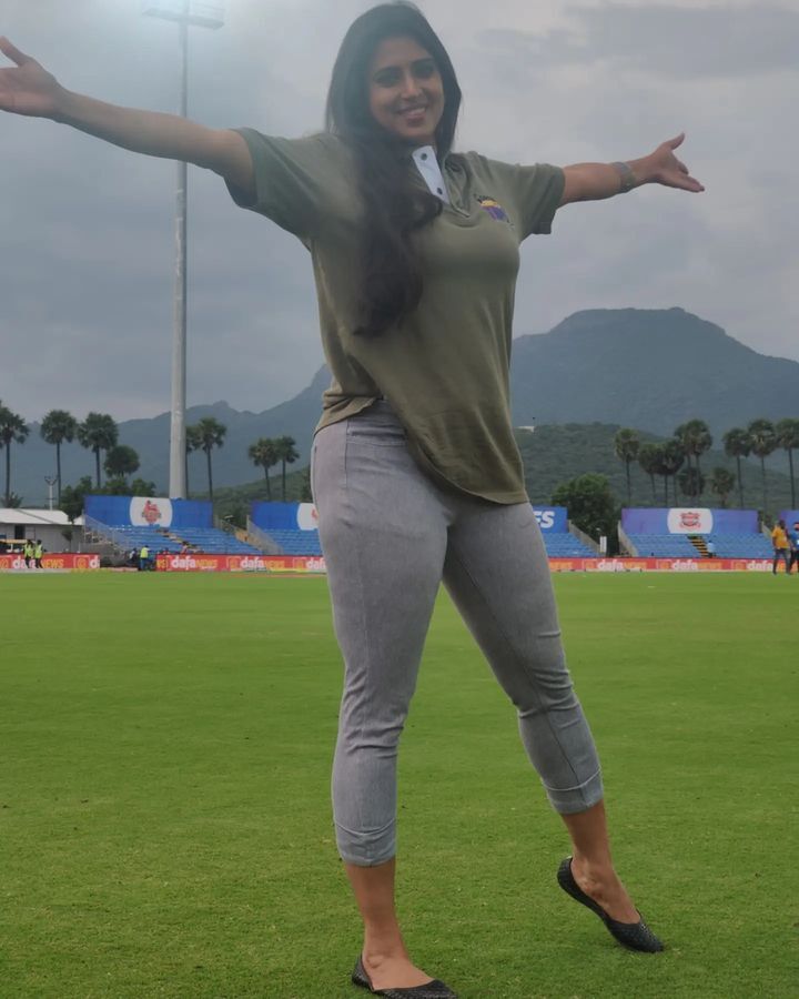 PHOTOS: மாடர்ன் உடையில் அசத்தும் கஸ்தூரி.. வெளியான லேட்டஸ்ட் புகைப்படங்கள்! 