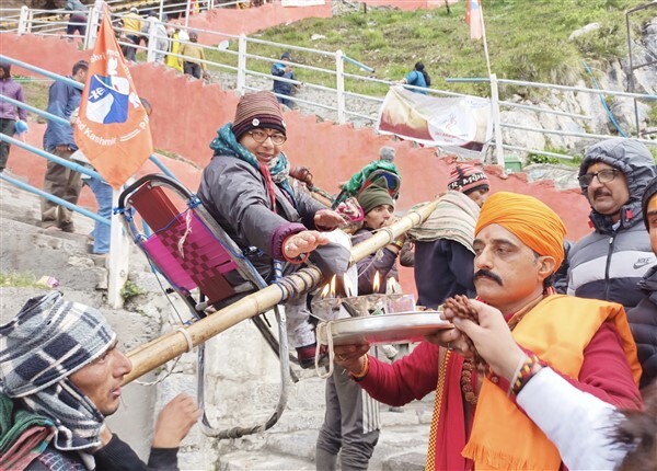 Pilgrims Visit holy cave shrine of Amarnath; See Visuals