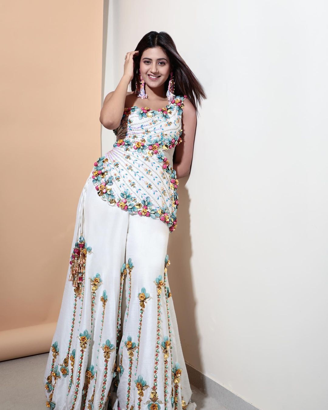 Anjali Arora ने बीच पर बिकिनी पहन मचाया 'बवाल', बोल्डनेस देखकर फैंस हुए मदहोश!