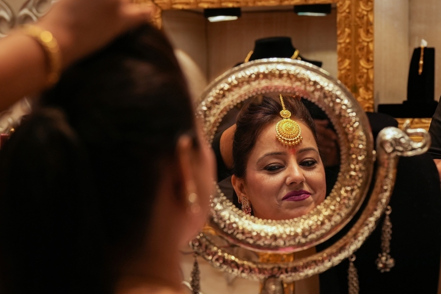 Today gold price in Kolkata: রবিবার ঊর্ধ্বমুখী সোনা ও রুপোর দর, জানুন আজকের মূল্য  
