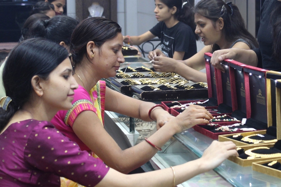 Today gold price in Kolkata: রবিবার ঊর্ধ্বমুখী সোনা ও রুপোর দর, জানুন আজকের মূল্য  