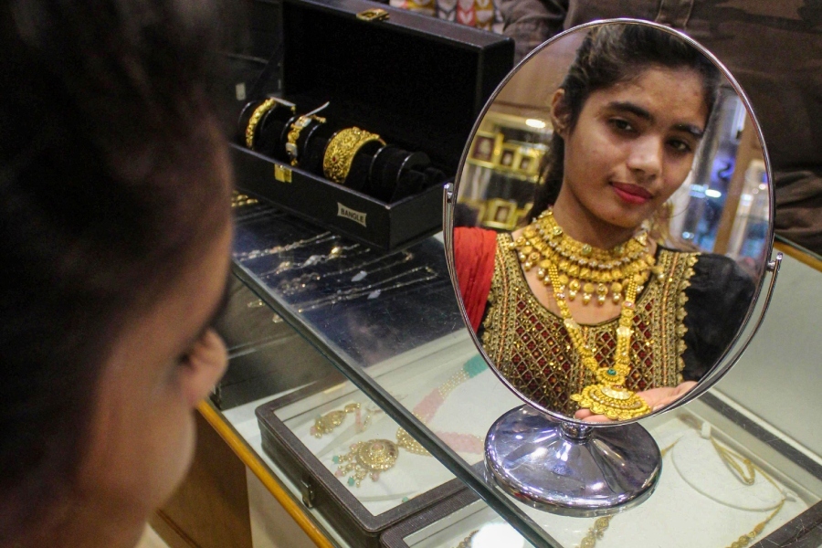Today gold price in Kolkata: রবিবার ঊর্ধ্বমুখী সোনা ও রুপোর দর, জানুন আজকের মূল্য  