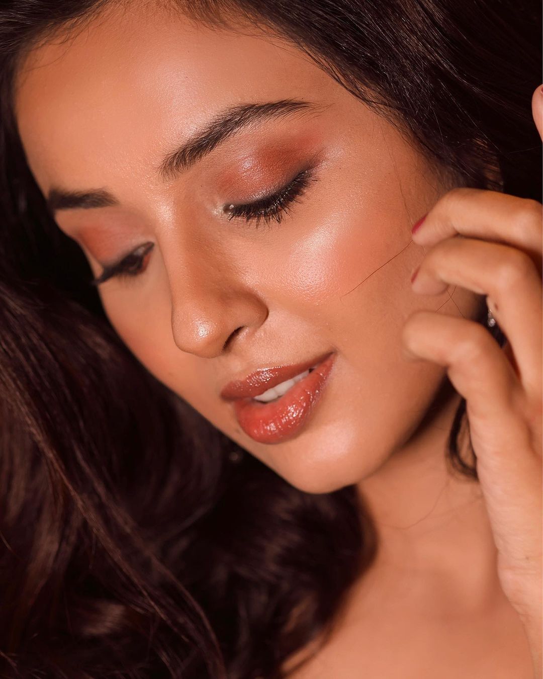 రియా సుమన్ వలపు విందు.. చూపులతోనే అట్రాక్ట్ చేస్తున్న బ్యూటీ..!