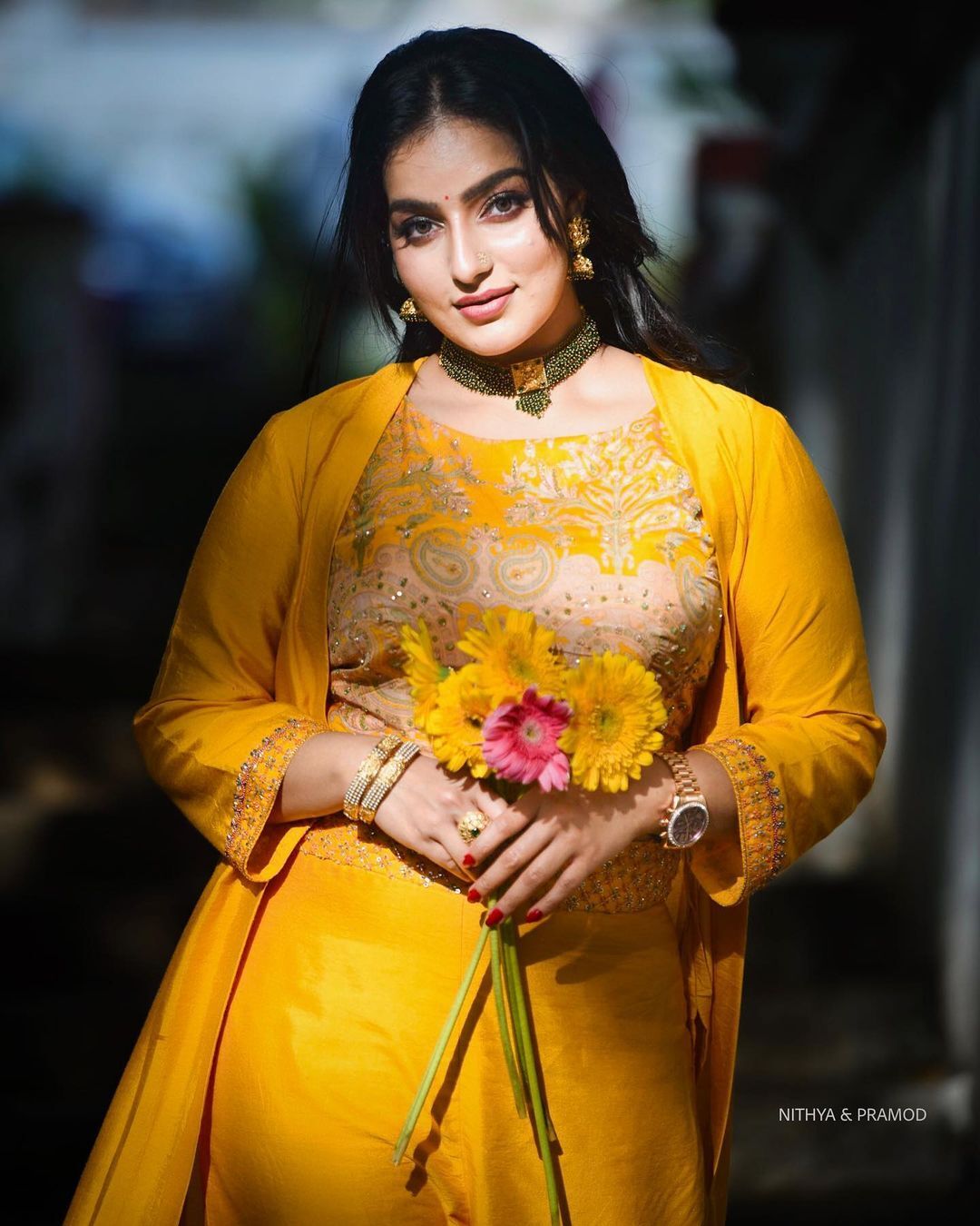 Malavika Menon: സൂര്യകാന്തിപോലെ മിന്നി തിളങ്ങി മാളവിക മോനോൻ... മാളുവിന്റെ ഓണം ലുക്കാണോ ഇതെന്ന് ആരാധകർ? താരത്തിന്റെ പുത്തൻ ചിത്രങ്ങൾ കാണാം