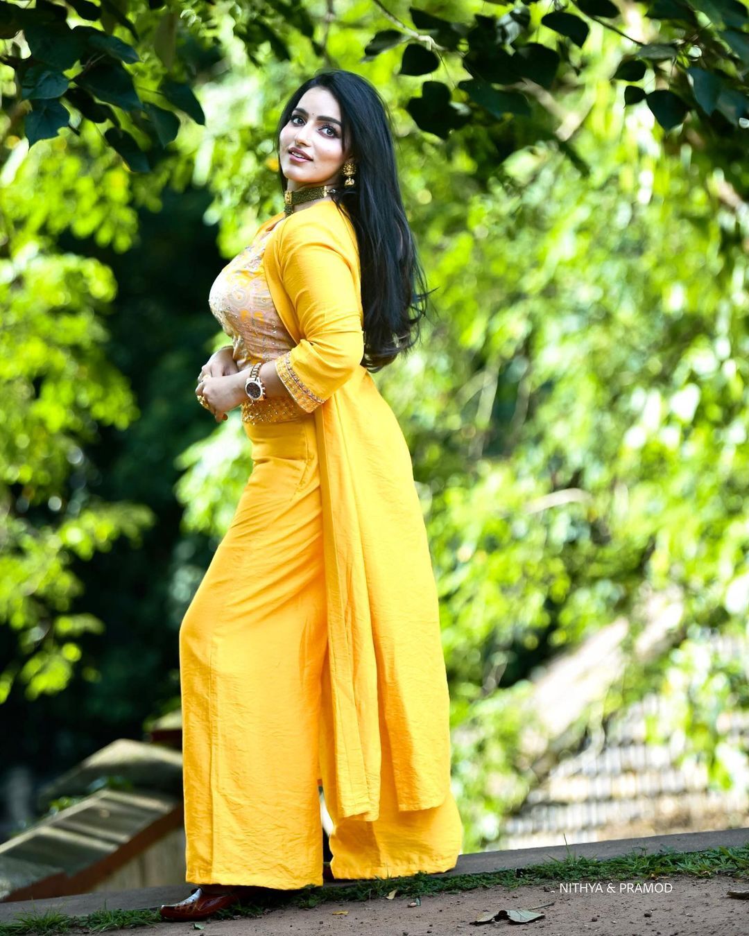 Malavika Menon: സൂര്യകാന്തിപോലെ മിന്നി തിളങ്ങി മാളവിക മോനോൻ... മാളുവിന്റെ ഓണം ലുക്കാണോ ഇതെന്ന് ആരാധകർ? താരത്തിന്റെ പുത്തൻ ചിത്രങ്ങൾ കാണാം