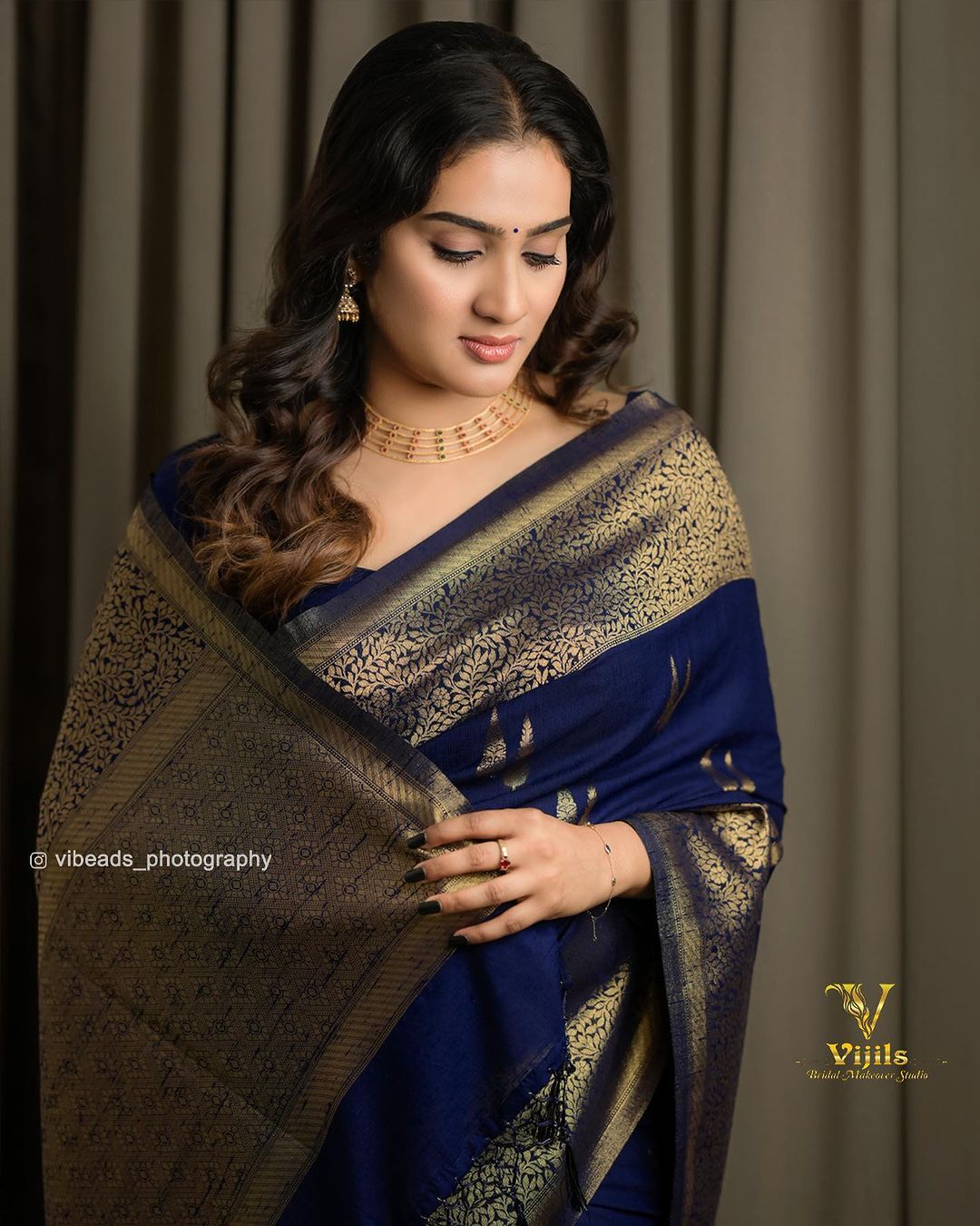 Aditi Ravi: ചുവപ്പ് സാരിയില്‍ അതിസുന്ദരിയായി അതിഥി രവി, പുതുപുത്തന് ...