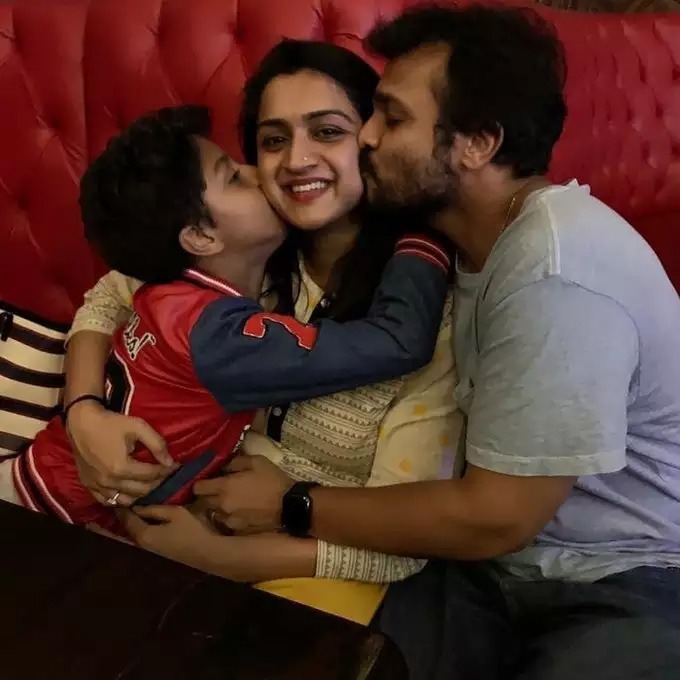 Cherished Moments of Spandana and Sandalwood Star Vijay Raghavendra Through Family Photos