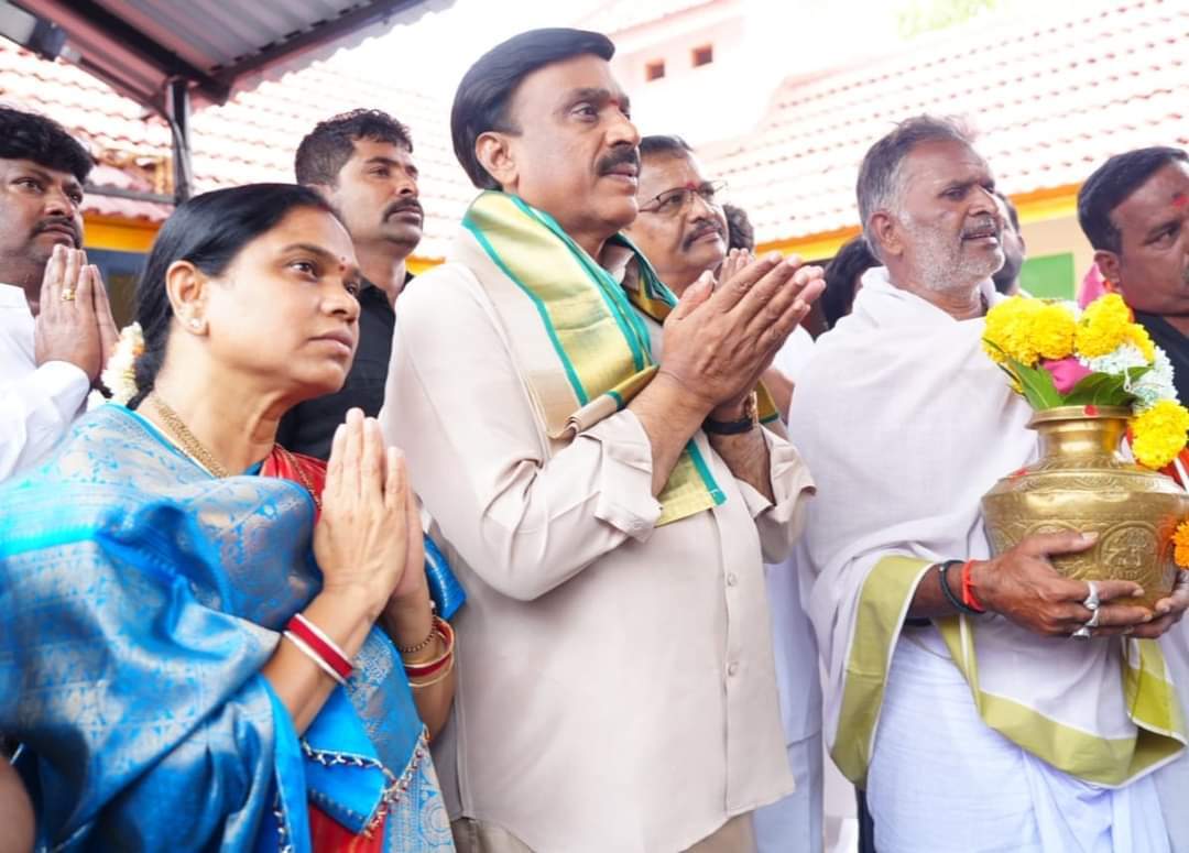  G.Janardhana Reddy: ಗಂಗಾವತಿಯ ಶಬರಿನಾಥ ಅಯ್ಯಪ್ಪ ಸ್ವಾಮಿ ದೇವಸ್ಥಾನಕ್ಕೆ ಜನಾರ್ದನ ರೆಡ್ಡಿ ದಂಪತಿ ಭೇಟಿ