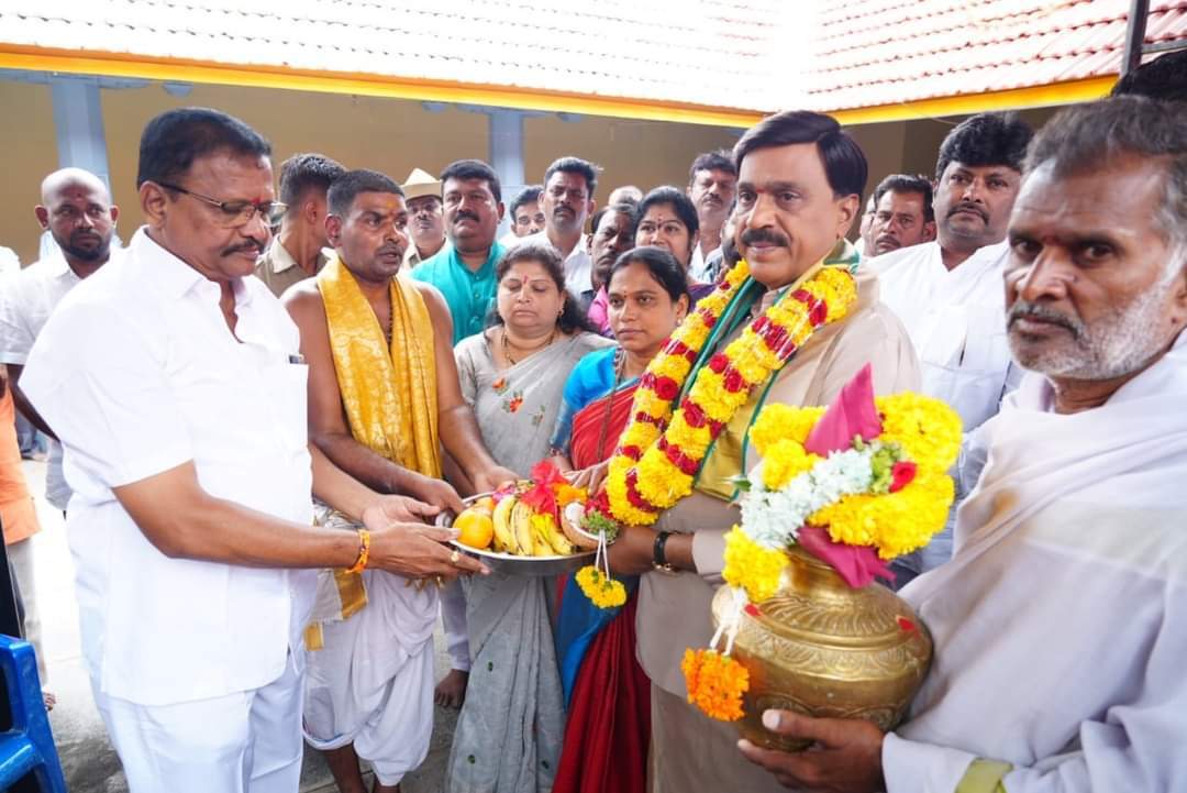  G.Janardhana Reddy: ಗಂಗಾವತಿಯ ಶಬರಿನಾಥ ಅಯ್ಯಪ್ಪ ಸ್ವಾಮಿ ದೇವಸ್ಥಾನಕ್ಕೆ ಜನಾರ್ದನ ರೆಡ್ಡಿ ದಂಪತಿ ಭೇಟಿ