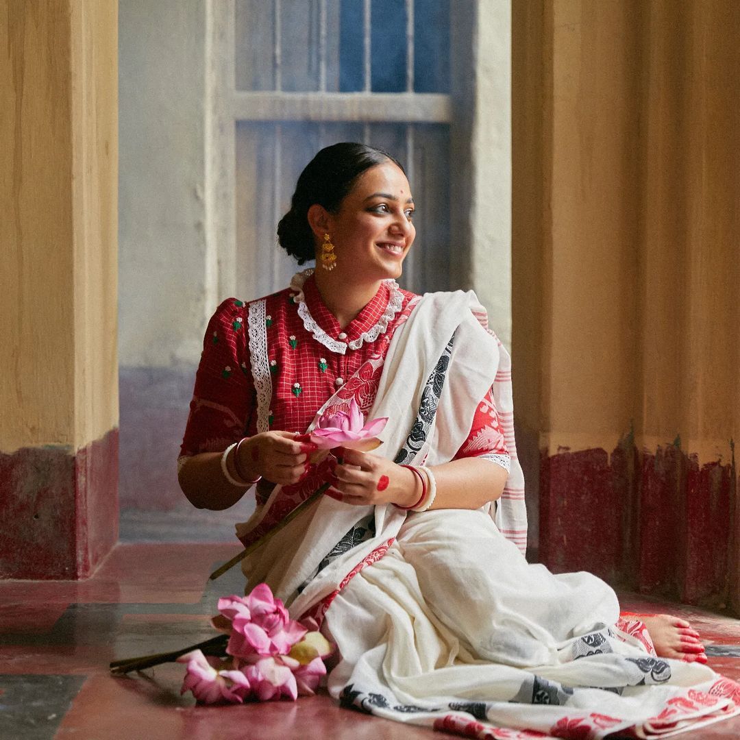 Nithya Menen: ഇത് നിത്യ തന്നെയാണോ ചാരുലതയായി കിടിലന്‍ വേഷപ്പകര്‍ച്ച നടത്തി നിത്യ മേനോന്‍, അതിമനോഹരമെന്ന് ആരാധകരും... വൈറല്‍ ചിത്രങ്ങള്‍ കാണാം...