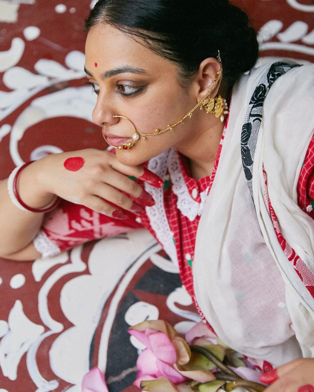 Nithya Menen: ഇത് നിത്യ തന്നെയാണോ ചാരുലതയായി കിടിലന്‍ വേഷപ്പകര്‍ച്ച നടത്തി നിത്യ മേനോന്‍, അതിമനോഹരമെന്ന് ആരാധകരും... വൈറല്‍ ചിത്രങ്ങള്‍ കാണാം...