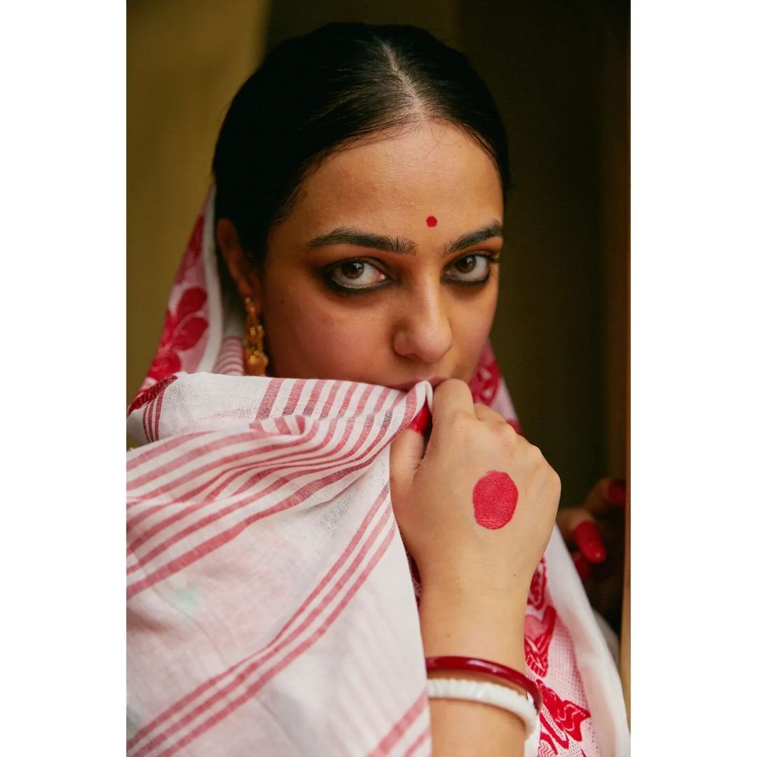 Nithya Menen: ഇത് നിത്യ തന്നെയാണോ ചാരുലതയായി കിടിലന്‍ വേഷപ്പകര്‍ച്ച നടത്തി നിത്യ മേനോന്‍, അതിമനോഹരമെന്ന് ആരാധകരും... വൈറല്‍ ചിത്രങ്ങള്‍ കാണാം...