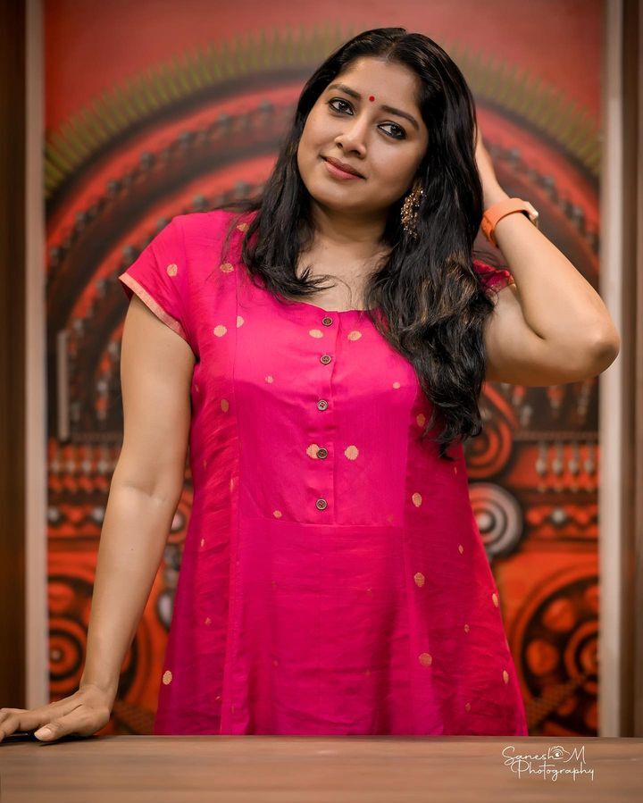 PHOTOS: 'அயலி' வெப் தொடரில் அம்மா கதாபாத்திரத்தில் நடித்தவரா இவர்? இவரின் உண்மையான வயது என்னனு தெரியுமா? 