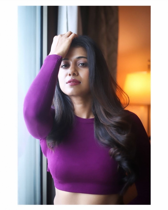 PHOTOS: விஜய் ஆண்டனி பட நடிகை அணிந்திருக்கும் புடவை விலை தெரியுமா? ஷாக்காகும் ரசிகர்கள்