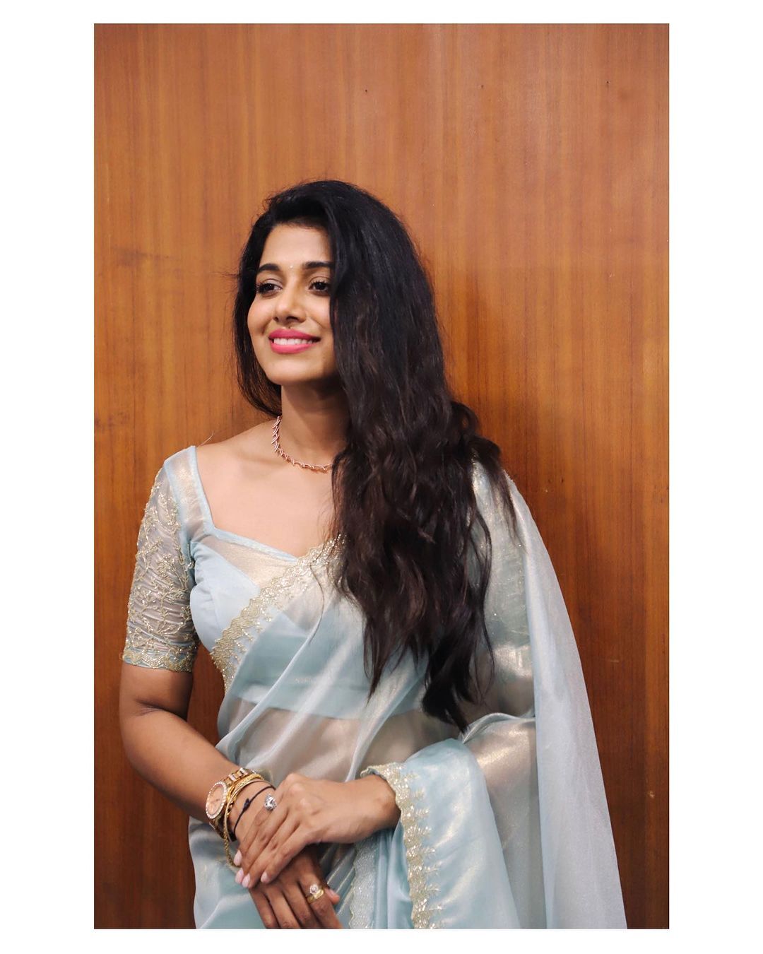 PHOTOS: விஜய் ஆண்டனி பட நடிகை அணிந்திருக்கும் புடவை விலை தெரியுமா? ஷாக்காகும் ரசிகர்கள்