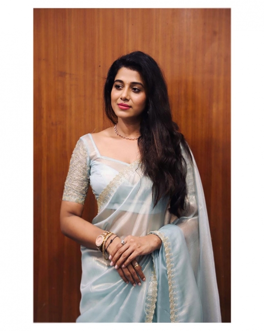 PHOTOS: விஜய் ஆண்டனி பட நடிகை அணிந்திருக்கும் புடவை விலை தெரியுமா? ஷாக்காகும் ரசிகர்கள்