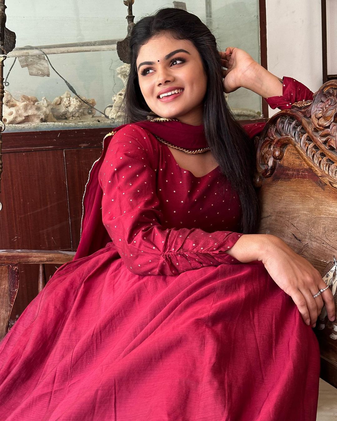 PHOTOS: மாடர்ன் உடையில் போட்டோஷூட் செய்த விஜய் டிவி நடிகை.. கலாய்த்த சன் டிவி நடிகை! என்னனு பாருங்க