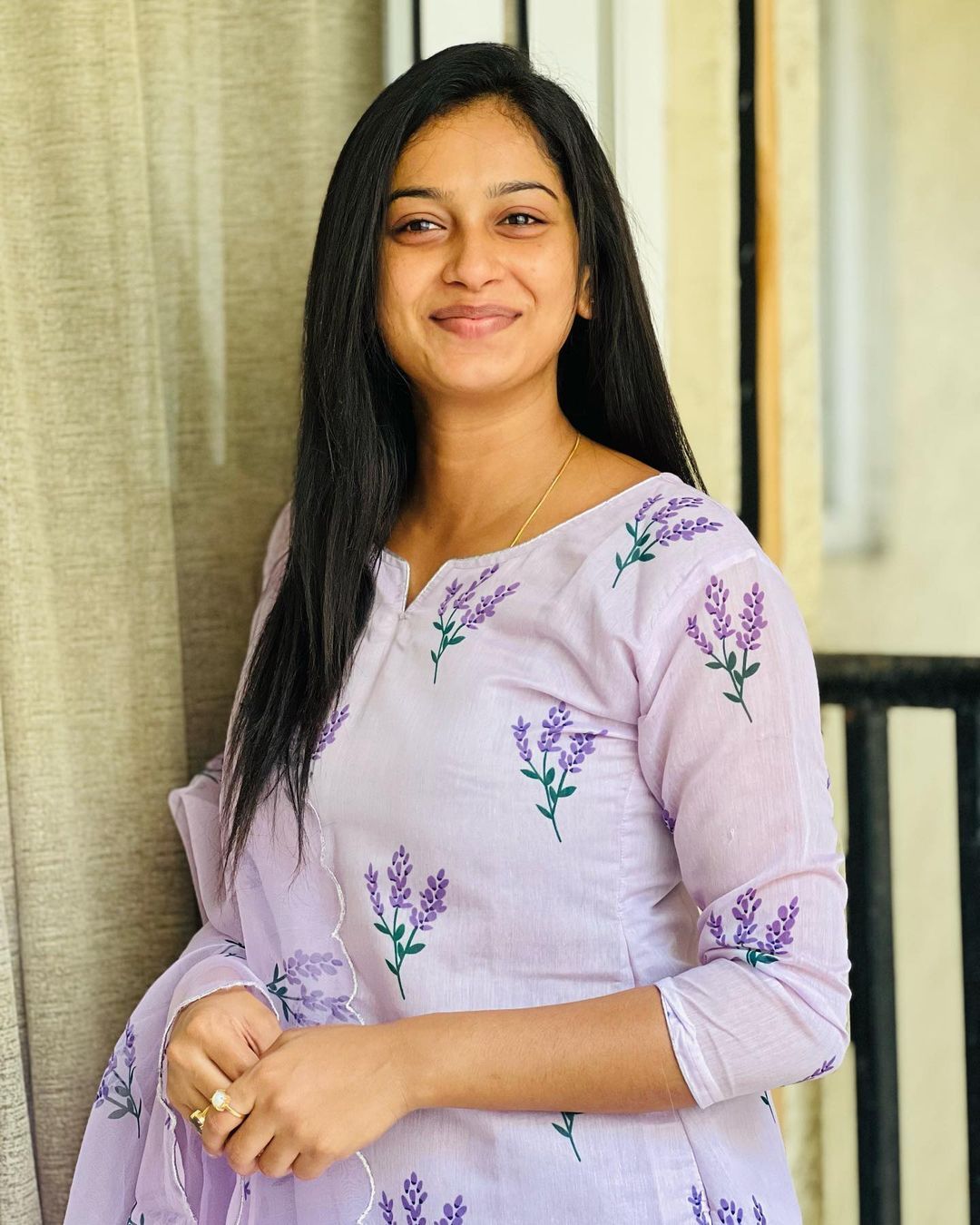 PHOTOS: துளி மேக்கப் இல்லாமல் சுற்றி வரும் விஜய் டிவி சீரியல் நடிகை.. இணையத்தை கலக்கும் இன்ஸ்டா க்ளிக்ஸ் 