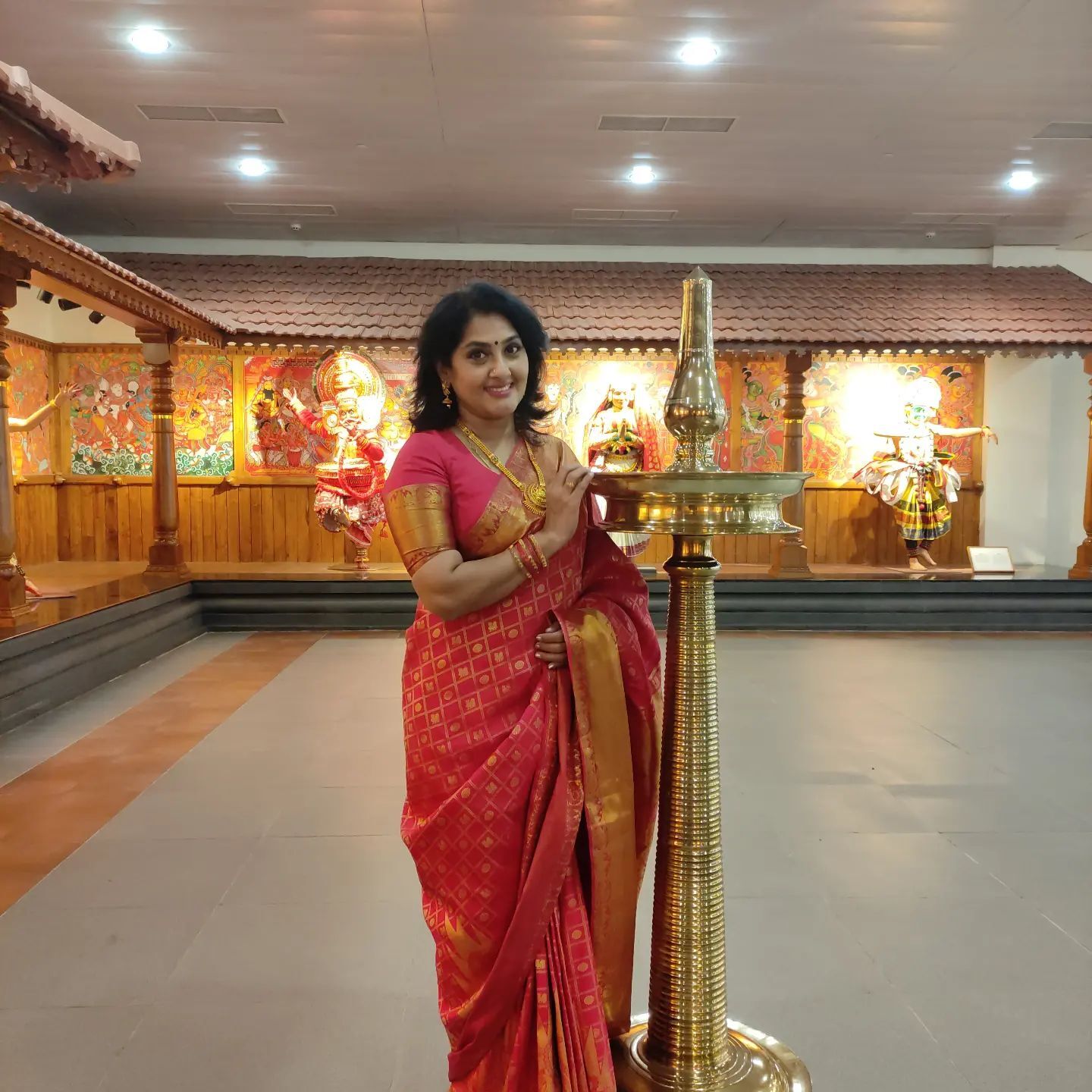 PHOTOS: விஜய்யின் 'பூவே உனக்காக' பட நாயகியை நியாபகம் இருக்கா? இவங்களுக்கு இவ்வளவு பெரிய மகளா.. வெளியான லேட்டஸ்ட் க்ளிக்ஸ்!