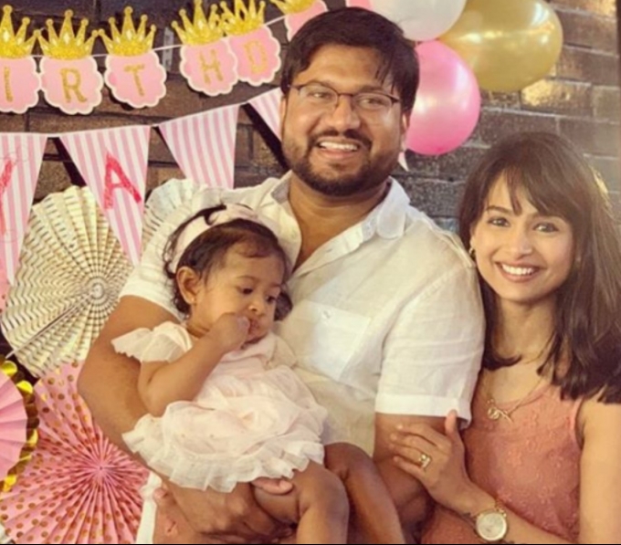 PHOTOS: குட்டி பெண்ணாக இருந்த கல்யாணியா இது! கணவர், குழந்தைனு ஆளே மாறிட்டாங்களே!