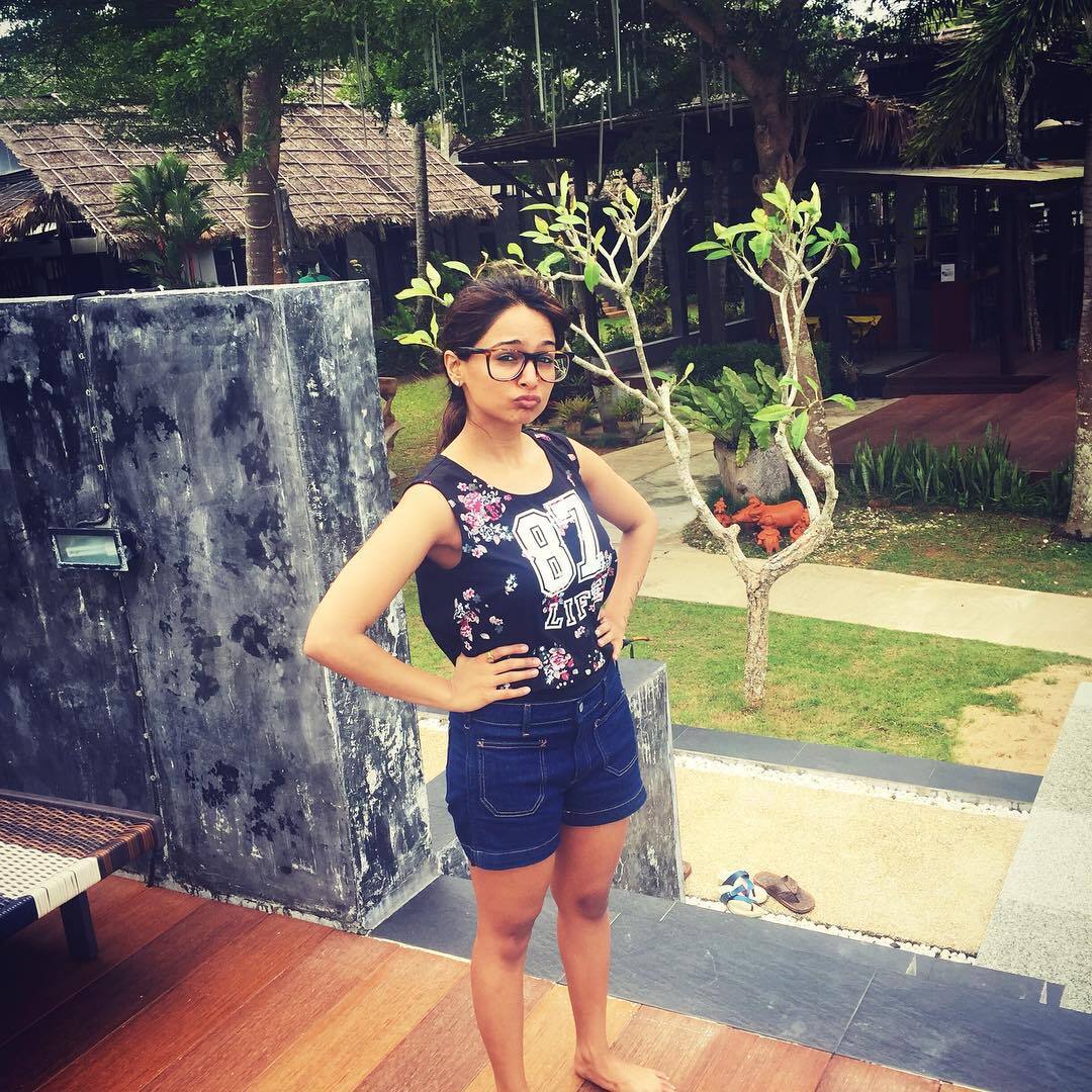 PHOTOS: குட்டி பெண்ணாக இருந்த கல்யாணியா இது! கணவர், குழந்தைனு ஆளே மாறிட்டாங்களே!