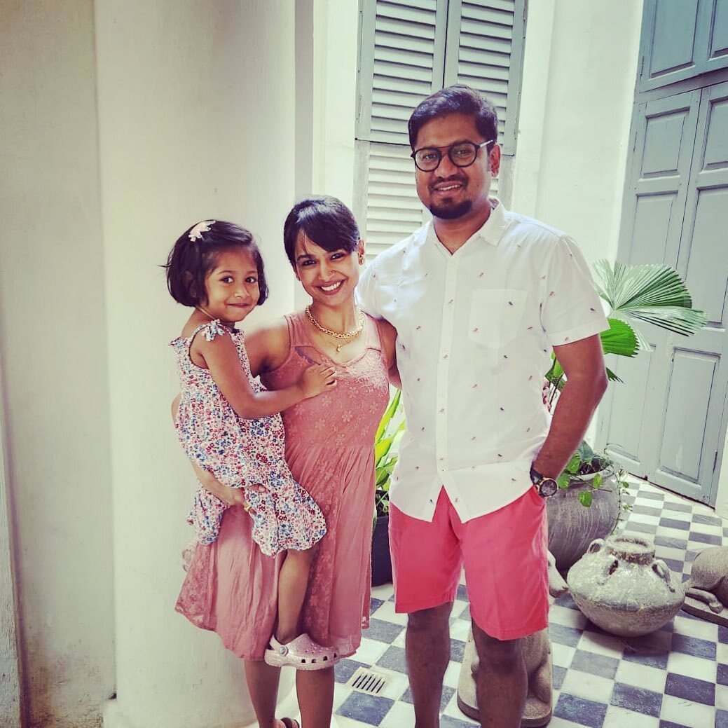 PHOTOS: குட்டி பெண்ணாக இருந்த கல்யாணியா இது! கணவர், குழந்தைனு ஆளே மாறிட்டாங்களே!