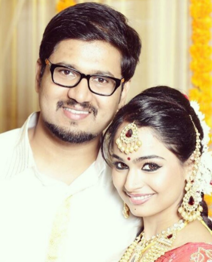 PHOTOS: குட்டி பெண்ணாக இருந்த கல்யாணியா இது! கணவர், குழந்தைனு ஆளே மாறிட்டாங்களே!