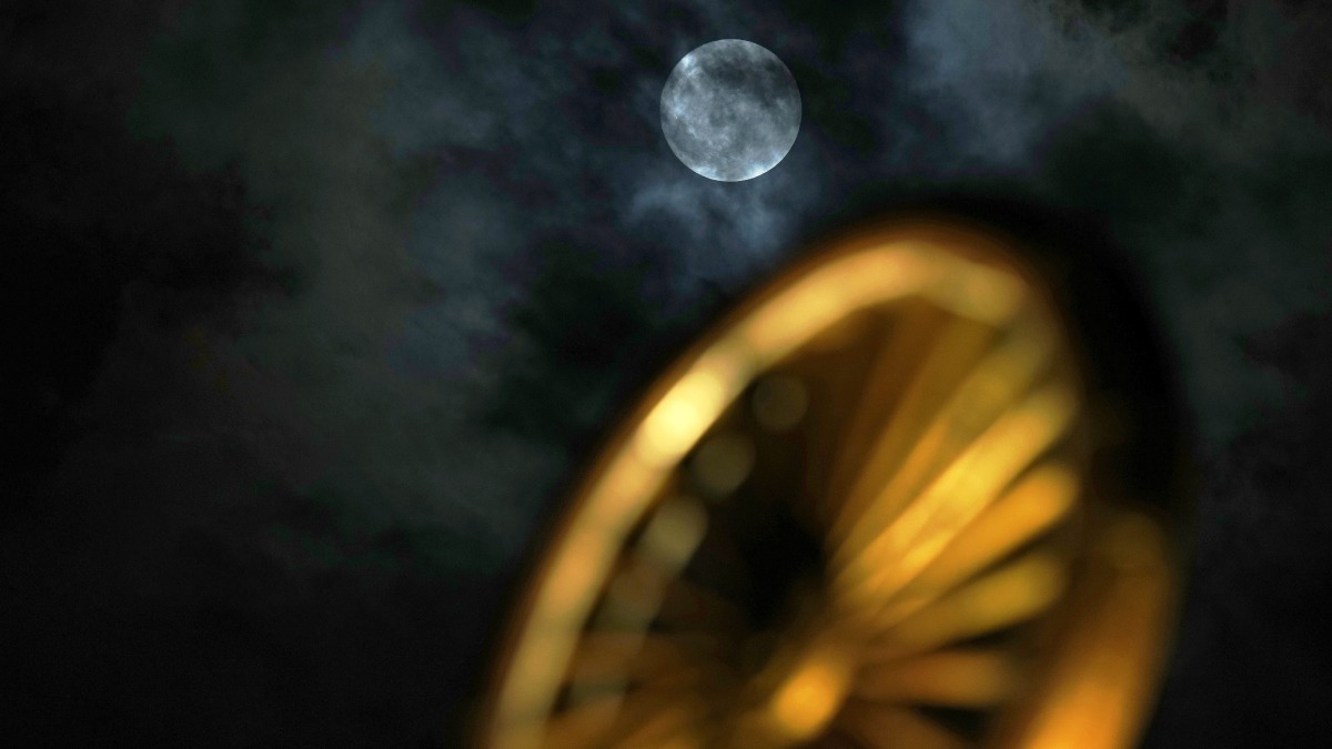 Super Moon: ದೇಶದ ವಿವಿಧ ನಗರಗಳಲ್ಲಿ ಸೂಪರ್ ಮೂನ್: ಚಿತ್ರಗಳಲ್ಲಿ ನೋಡಿ | Super ...
