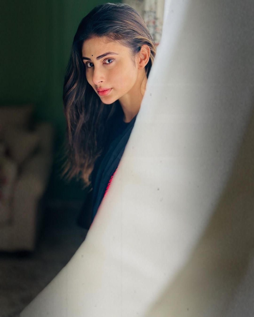 మౌనీ రాయ్ సొగసుల విందు.. భామ జోరు మాములుగా లేదులే..!