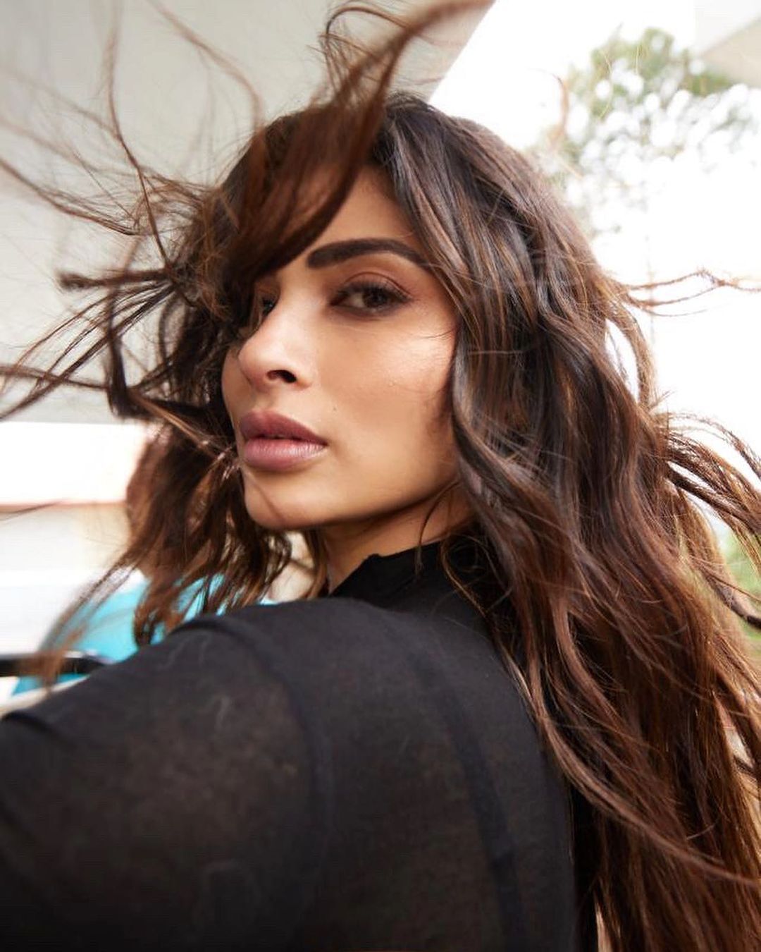 మౌనీ రాయ్ సొగసుల విందు.. భామ జోరు మాములుగా లేదులే..!