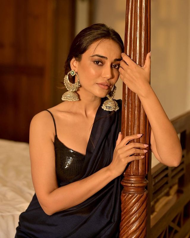 ब्लैक साड़ी पहन सुरभि ज्योति दिखीं बला की खूबसूरत, कातिलाना अदाएं देख फैंस हुए बेकाबू