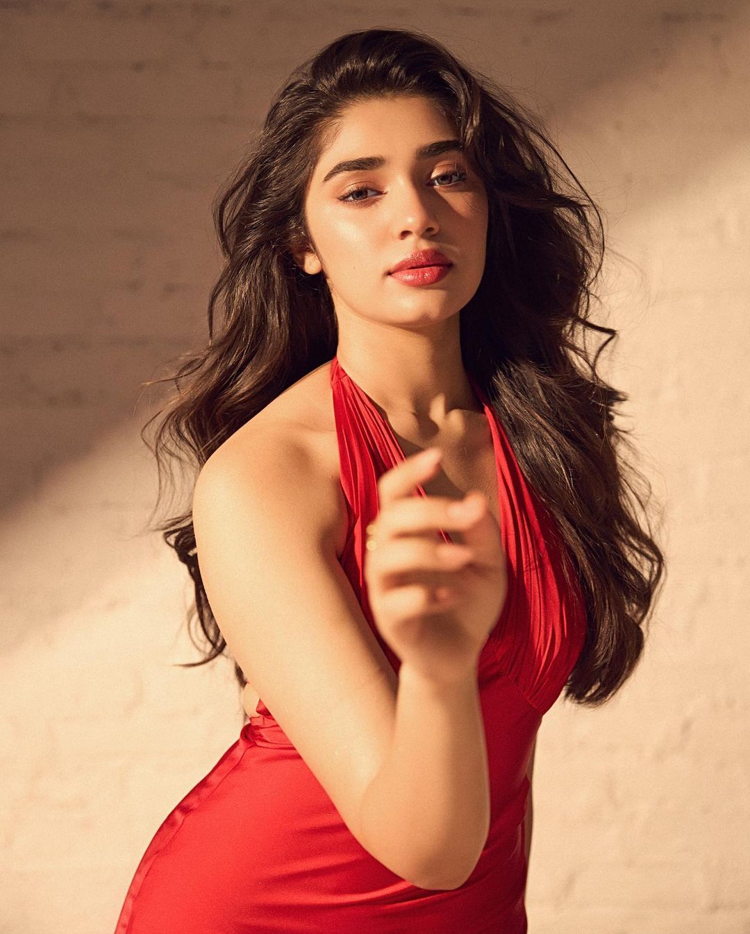 కృతి శెట్టి వలపుల విందు.. డోస్ రెట్టింపు చేసి రెచ్చిపోతున్న బ్యూటీ..!