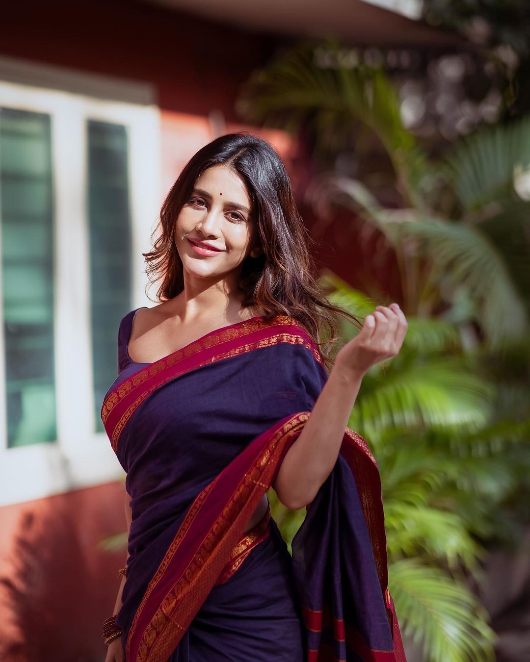 నభా నటేష్ వయ్యారాల జాతర.. గ్లామర్ డోస్ రెట్టింపు చేసి రచ్చ చేస్తున్న బ్యూటీ..!