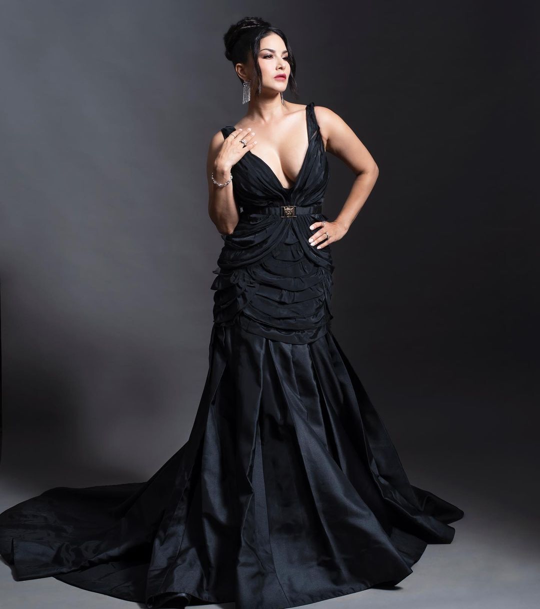 Sunny Leone: കസവിൽ മലയാളി മങ്കയായി സണ്ണി ലിയോൺ... കോഴിക്കോടിന് പുത്തൻ ലുക്കിൽ വിരുന്നോരുക്കി താരം, ഇൻസ്റ്റയിൽ തരംഗമായ ചിത്രങ്ങൾ കാണാം