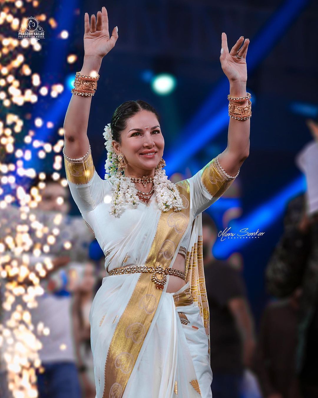 Sunny Leone: കസവിൽ മലയാളി മങ്കയായി സണ്ണി ലിയോൺ... കോഴിക്കോടിന് പുത്തൻ ലുക്കിൽ വിരുന്നോരുക്കി താരം, ഇൻസ്റ്റയിൽ തരംഗമായ ചിത്രങ്ങൾ കാണാം