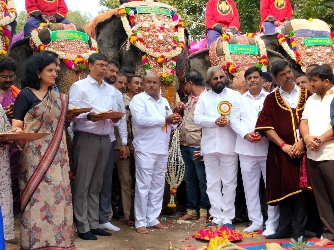 ದಸರಾ ಪ್ರಯುಕ್ತ ಗಜ ಪಯಣಕ್ಕೆ ಹುಣಸೂರು ಕ್ಷೇತ್ರದ ವೀರನಹೊಸಹಳ್ಳಿಯಲ್ಲಿ ಚಾಲನೆ 