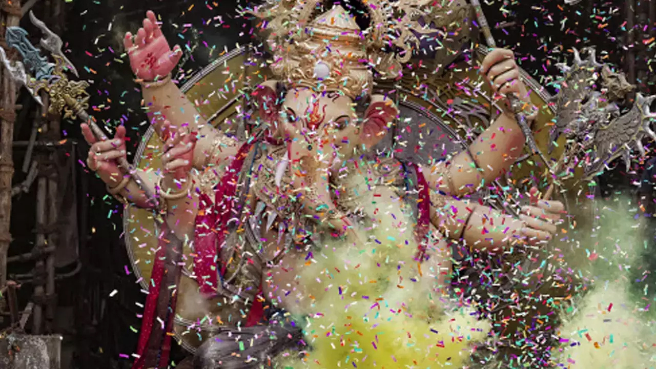 In Pics: Mumbai's Magnificent & Iconic Ganesha Pandals!!