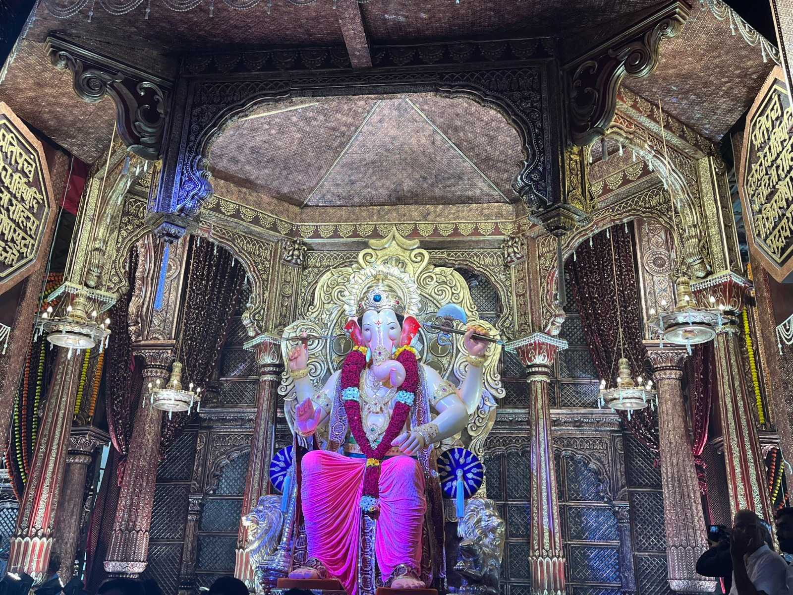 In Pics: Mumbai's Magnificent & Iconic Ganesha Pandals!!