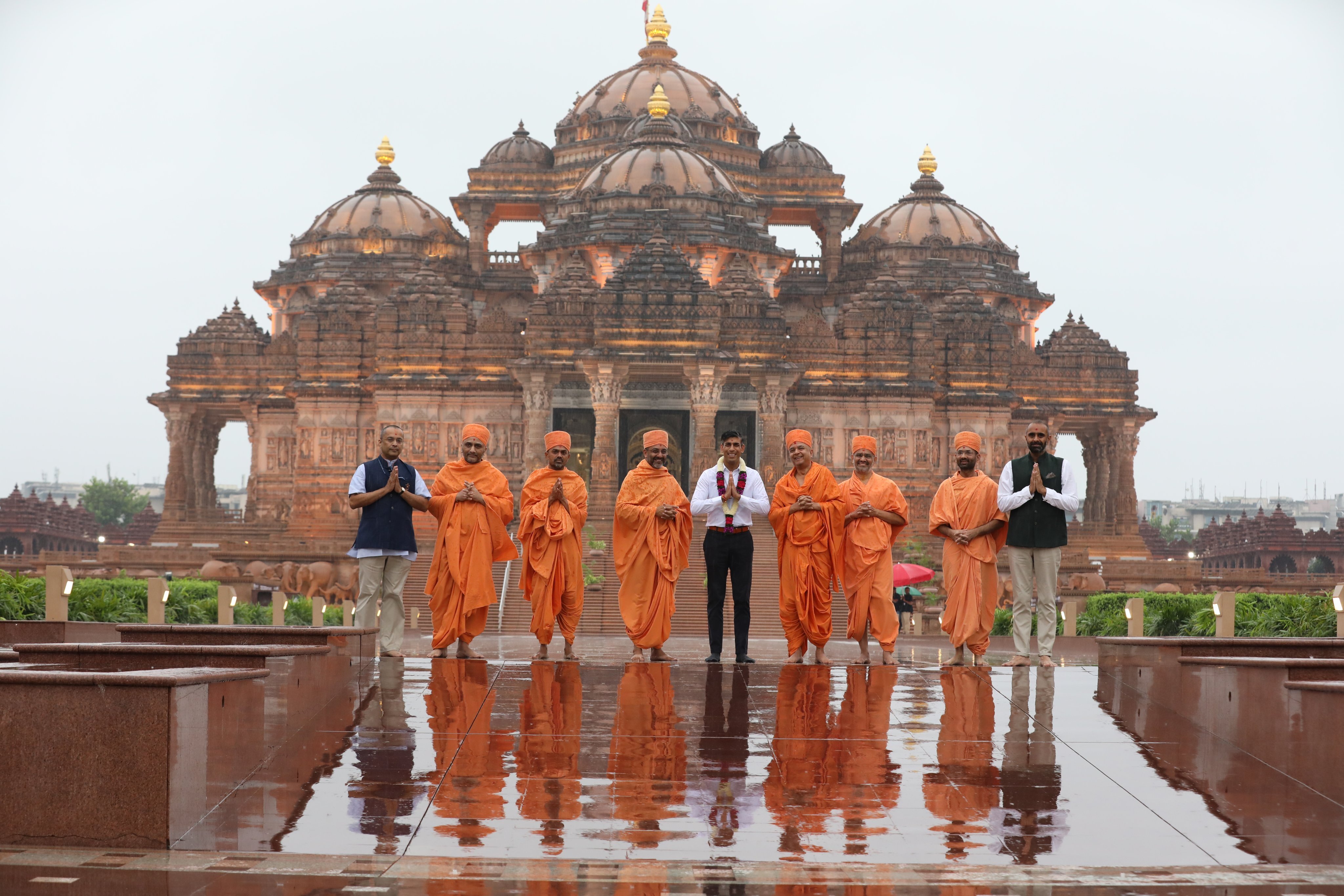 In Pics: UK PM Rishi Sunak and Wife Akshata Murthy Visit Delhi's Akshardham Temple for Prayers
